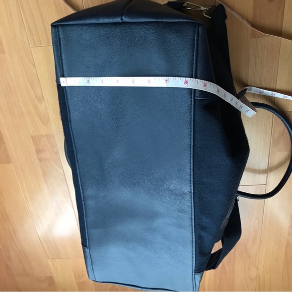 ♻️Reposted New DSW navy felt weekender bag for your traveling - Picture 10 of 14